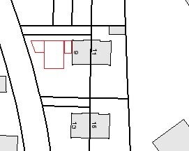 Lageplan eines Grundstücks mit rotem Hausumriss und Parzellen