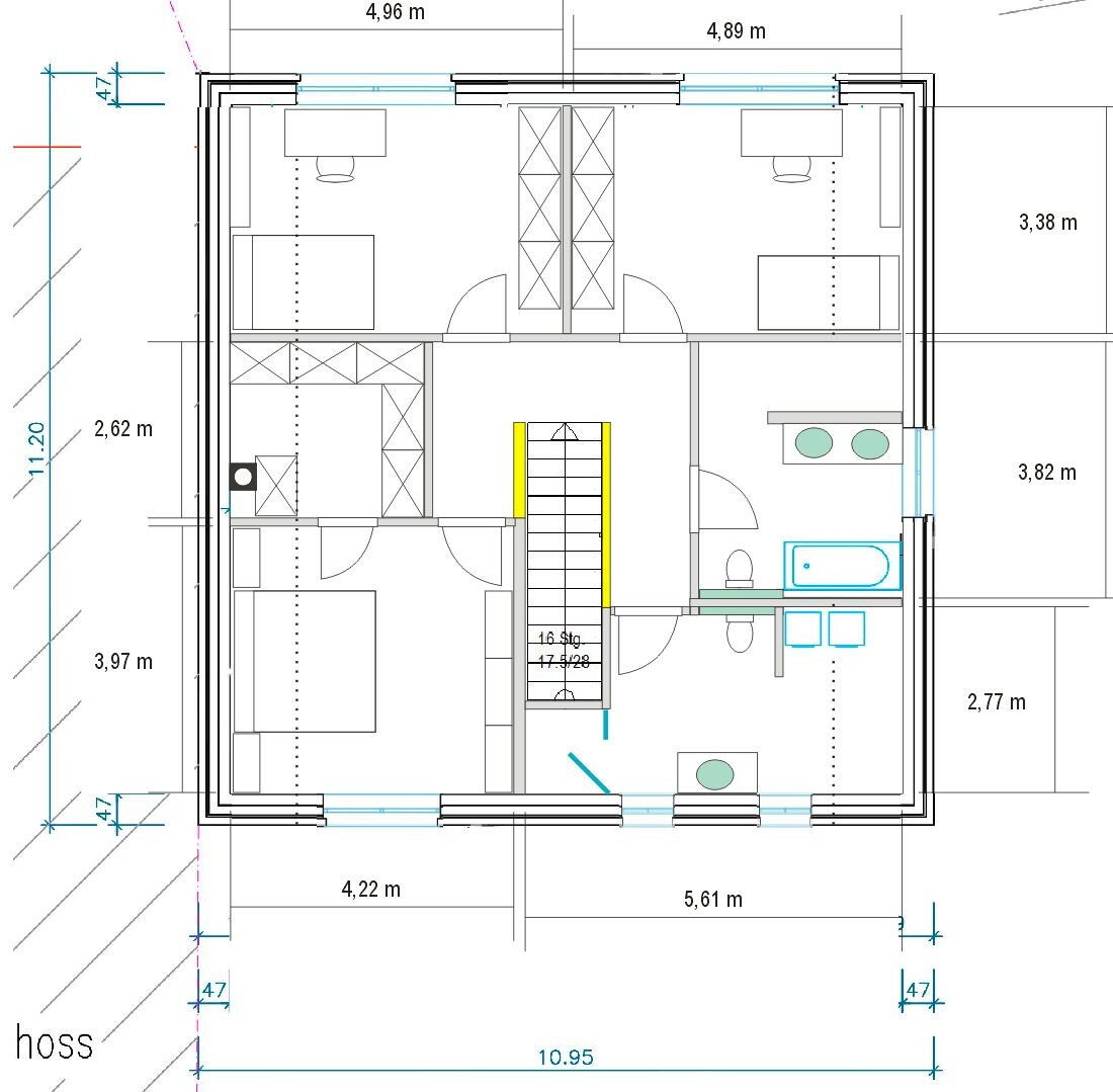 Ganzseitiger Grundrissplan eines Hauses mit Zimmern, Treppe und Maßangaben