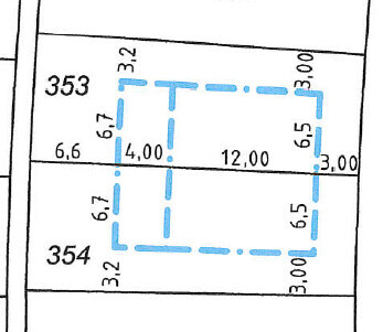 Grundstücksplan mit blau markiertem Hausgrundriss