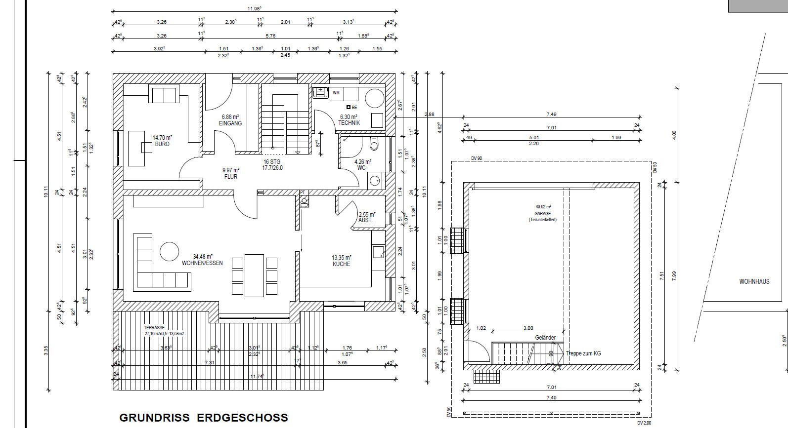 Erdgeschoss-Grundriss eines Wohnhauses mit Küche, Wohnzimmer, Büro und Terrasse.