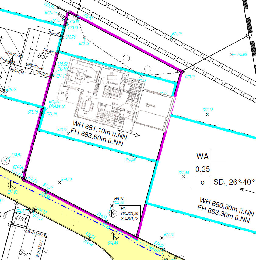 Site plan of a plot with building footprint, driveway, and parcel markings