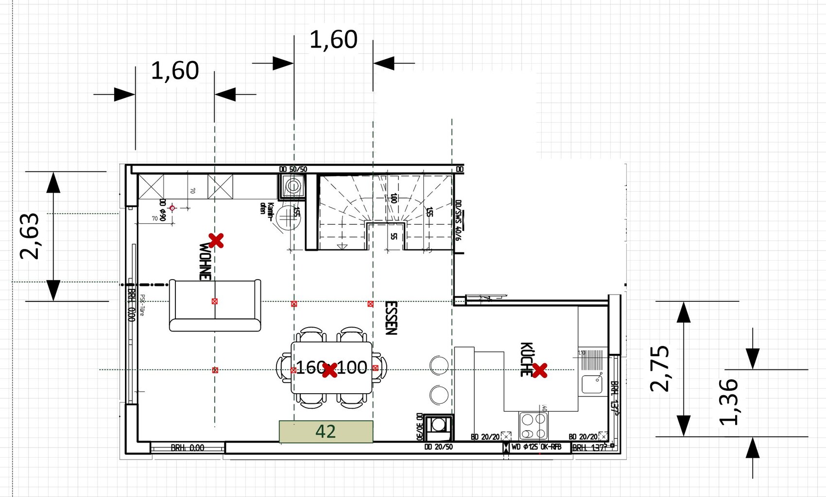 Grundriss eines Hauses mit Wohnzimmer, Küche, Essbereich und Treppenaufgang.