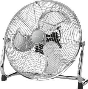 Standventilator aus Metallgitter mit drei Flügeln und stabilem Standfuß
