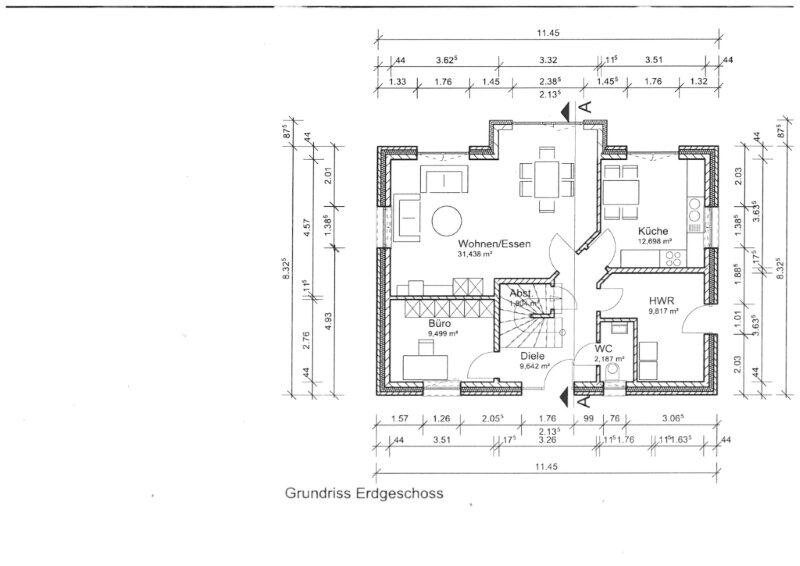 Grundriss Erdgeschoss eines Hauses mit Wohnzimmer-Essbereich, Küche, Büro, Diele und WC