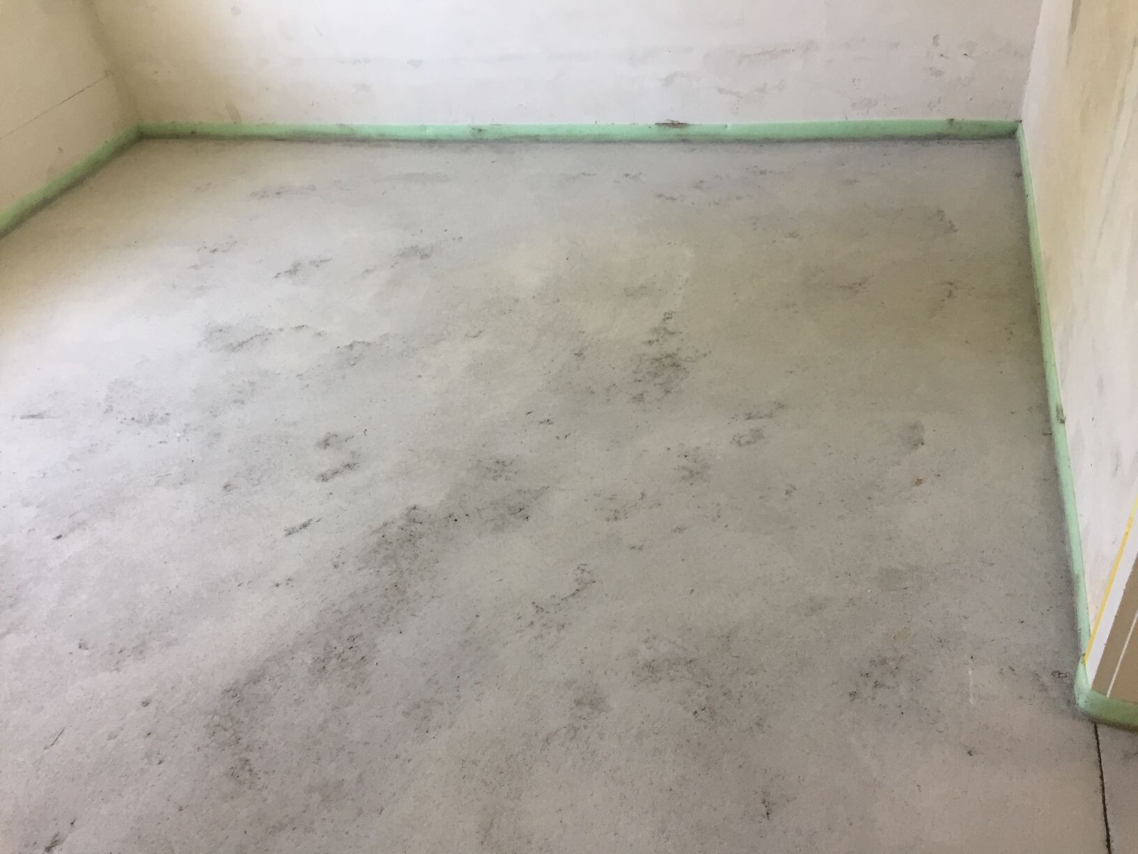 Unprocessed shell floor in the future interior of a house.