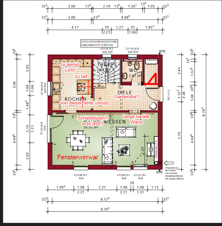 Grundriss einer Wohnung: Küche, Essbereich, Treppe, WC, Garderobe und Fenster.