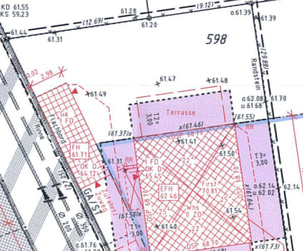Lageplan eines Grundstücks mit Terrasse, Gebäudestrukturen und Vorplatz