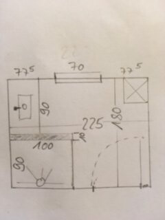 Handgezeichnete 2D-Grundrisszeichnung eines Hauses mit Räumen und Türen