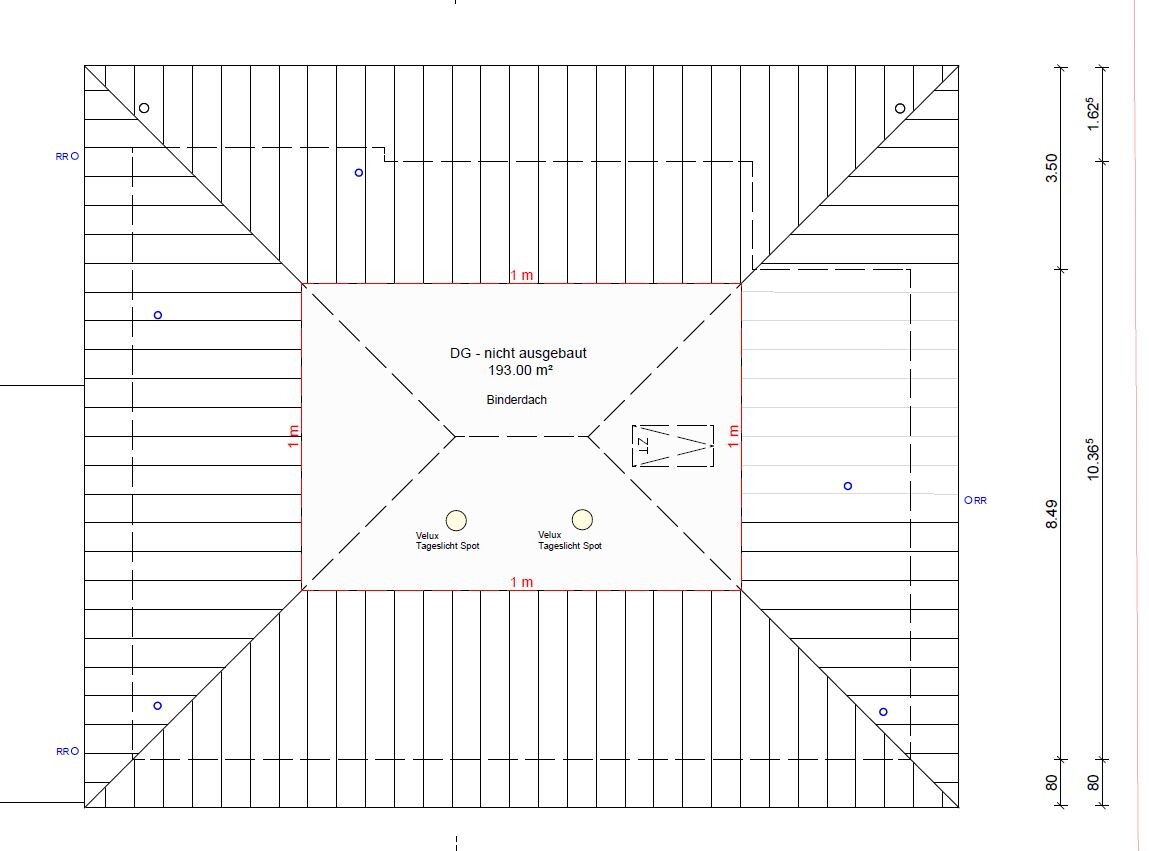 Clear overview of the building’s roof plan including attic, roof surfaces, and measurements.