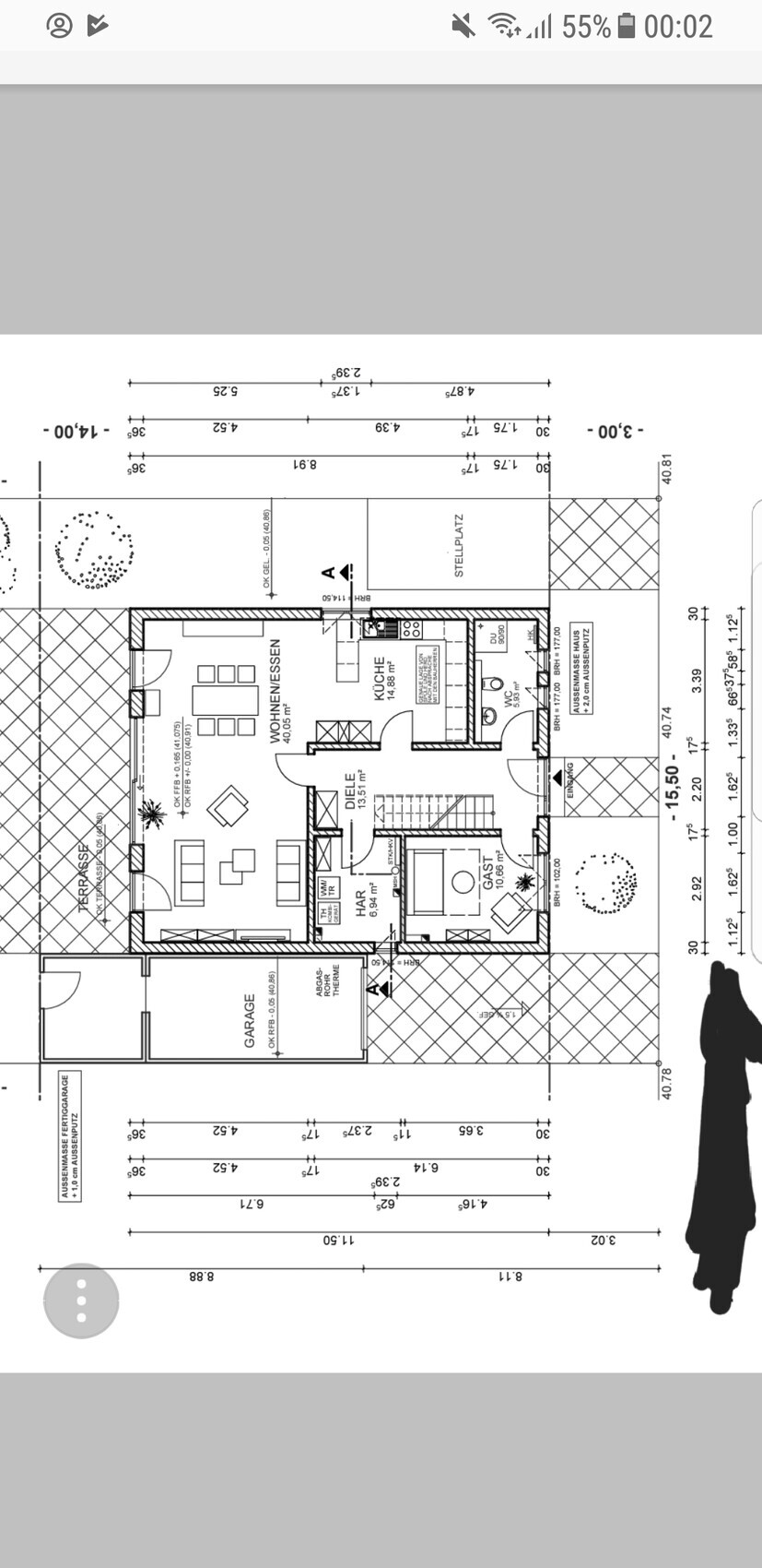 Grundrissplan eines Hauses mit Wohnzimmer, Küche und Flur