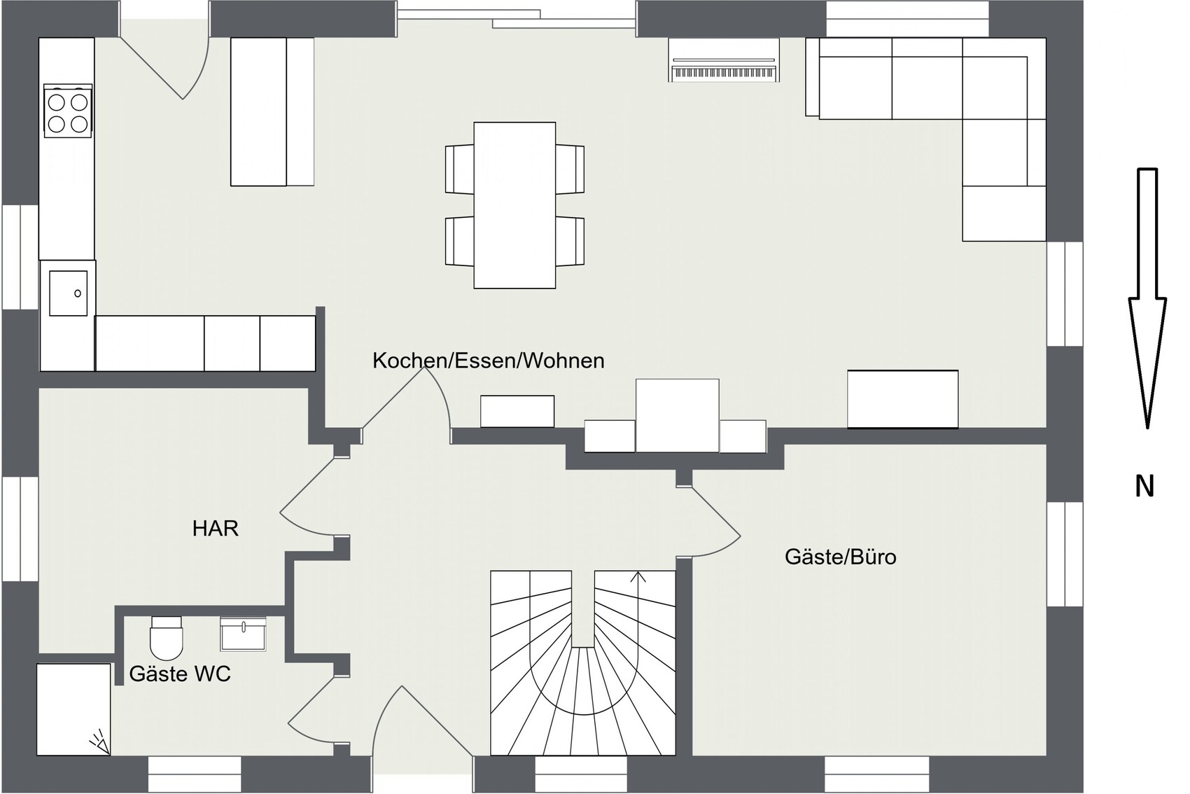 Grundriss: Offener Wohn-/Kochbereich mit Esstisch, HAR, Gäste-WC und Gäste/Büro, Treppe.