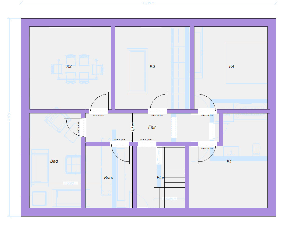 Grundriss eines Hauses: Räume K1-K4, Büro, Bad, Flur, Treppenhaus, farbige Wände.