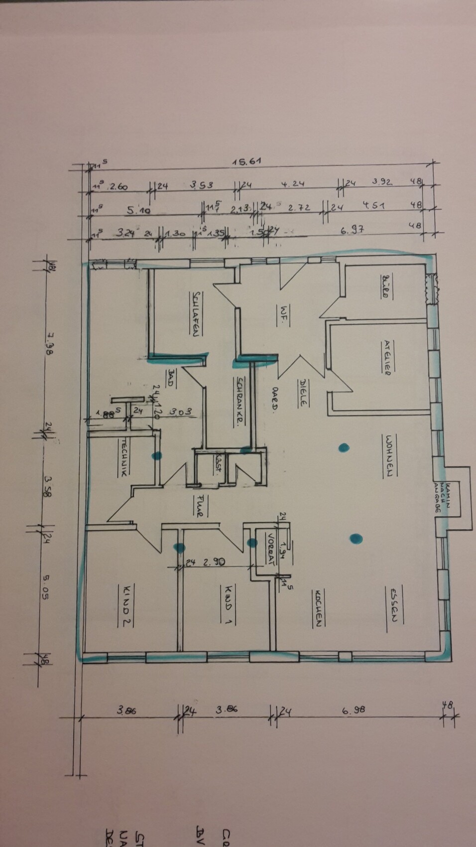 Hand-drawn floor plan of an apartment with kitchen, living room and several rooms.