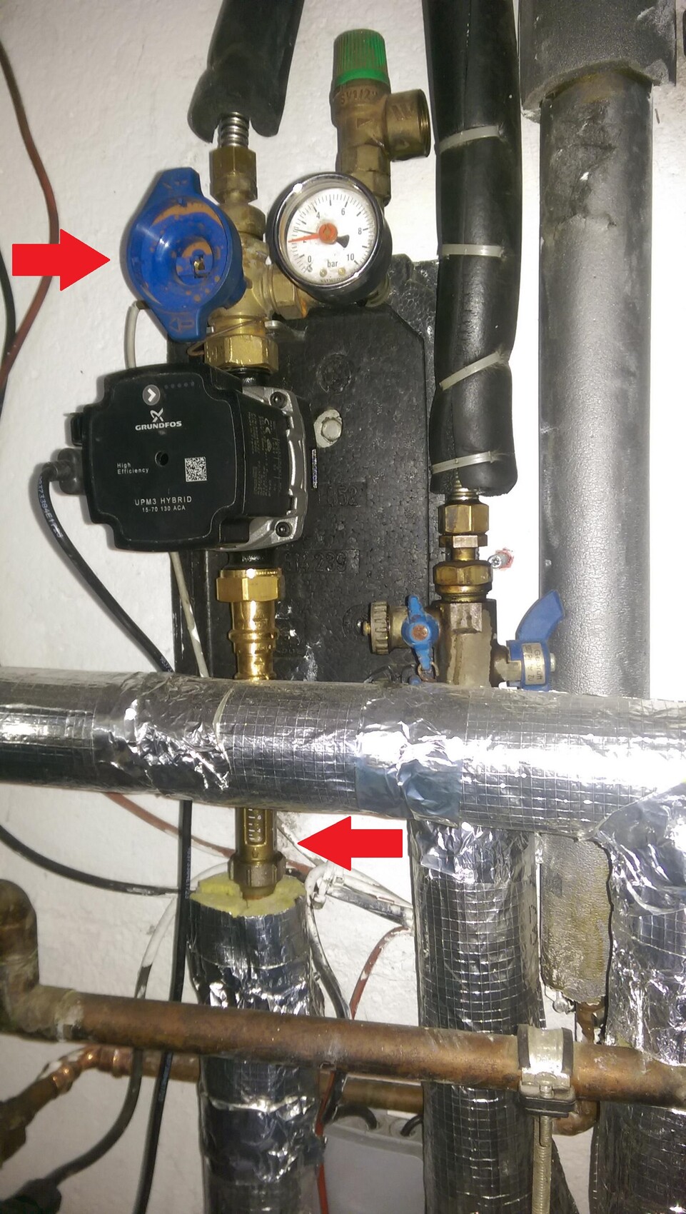 Measuring device, valves, and Grundfos pump in heating and sanitary system