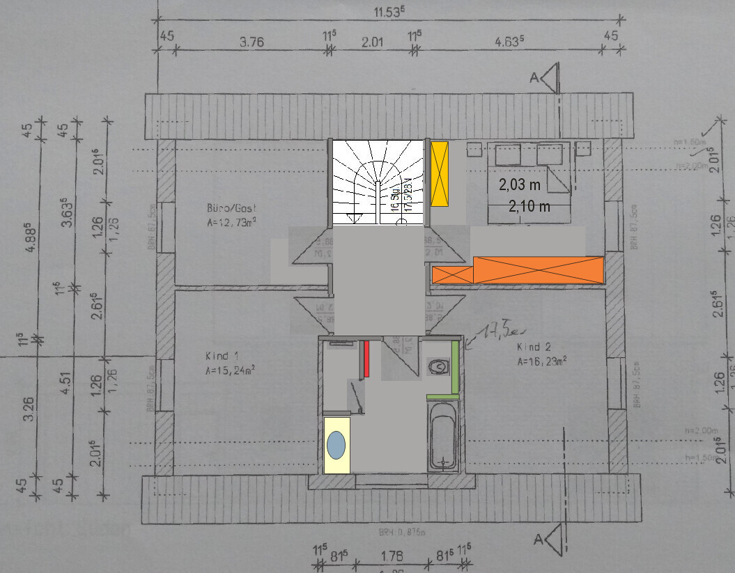 Grundriss eines Hauses: Büro/Gast, Kind 1, Kind 2, Bad, Treppenhaus; gelb/orange Bauteile.