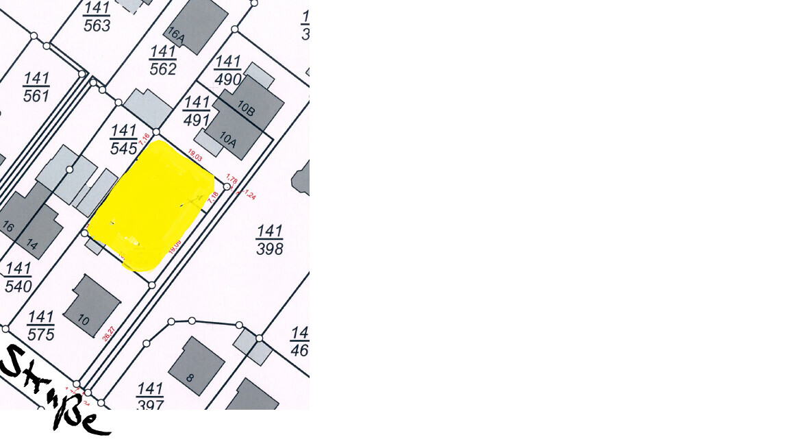 Plot plan with building plot marked in yellow and surrounding buildings