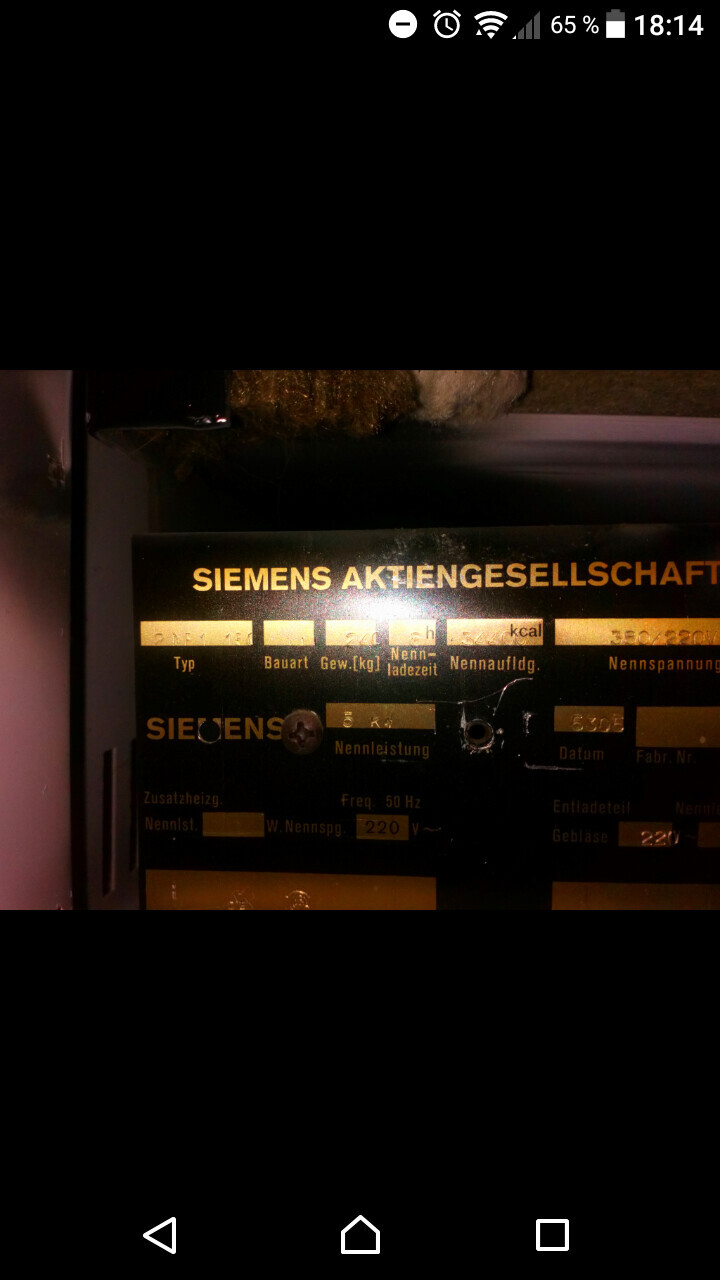 Siemens-Elektroverteiler mit gelber Beschriftung