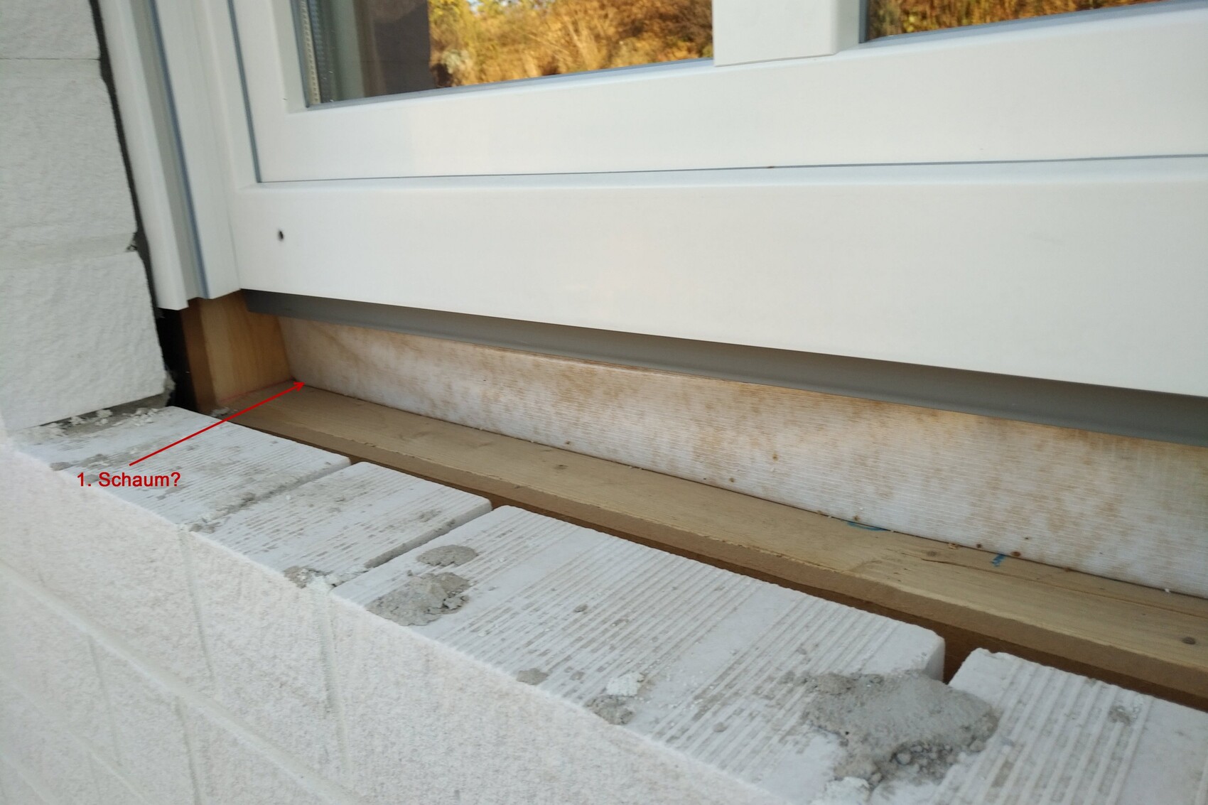 Door connection on the outside with insulation foam and brick masonry