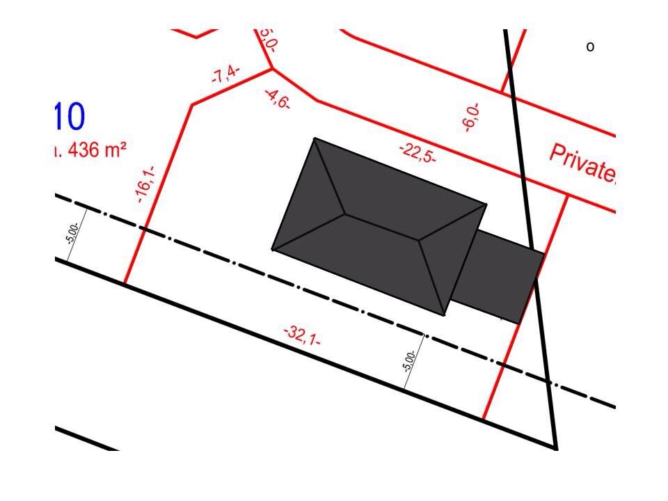 Grundstücksplan mit einem 3D-Haus, roten Abmessungen und Parzellenlinien sowie Randbeschriftungen.