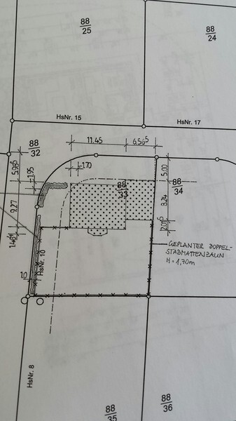 2D floor plan with property boundaries, floor plan and measurements of a house