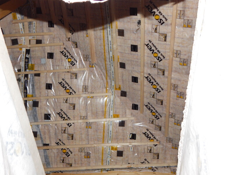 Insulation and timber frame construction with ISOVER insulating foil in the shell of a house