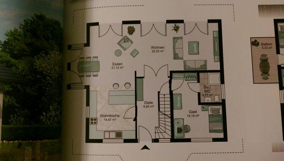 Grundrissplan eines Hauses mit Wohnen, Essen, Küche, Diele und Gästezimmer
