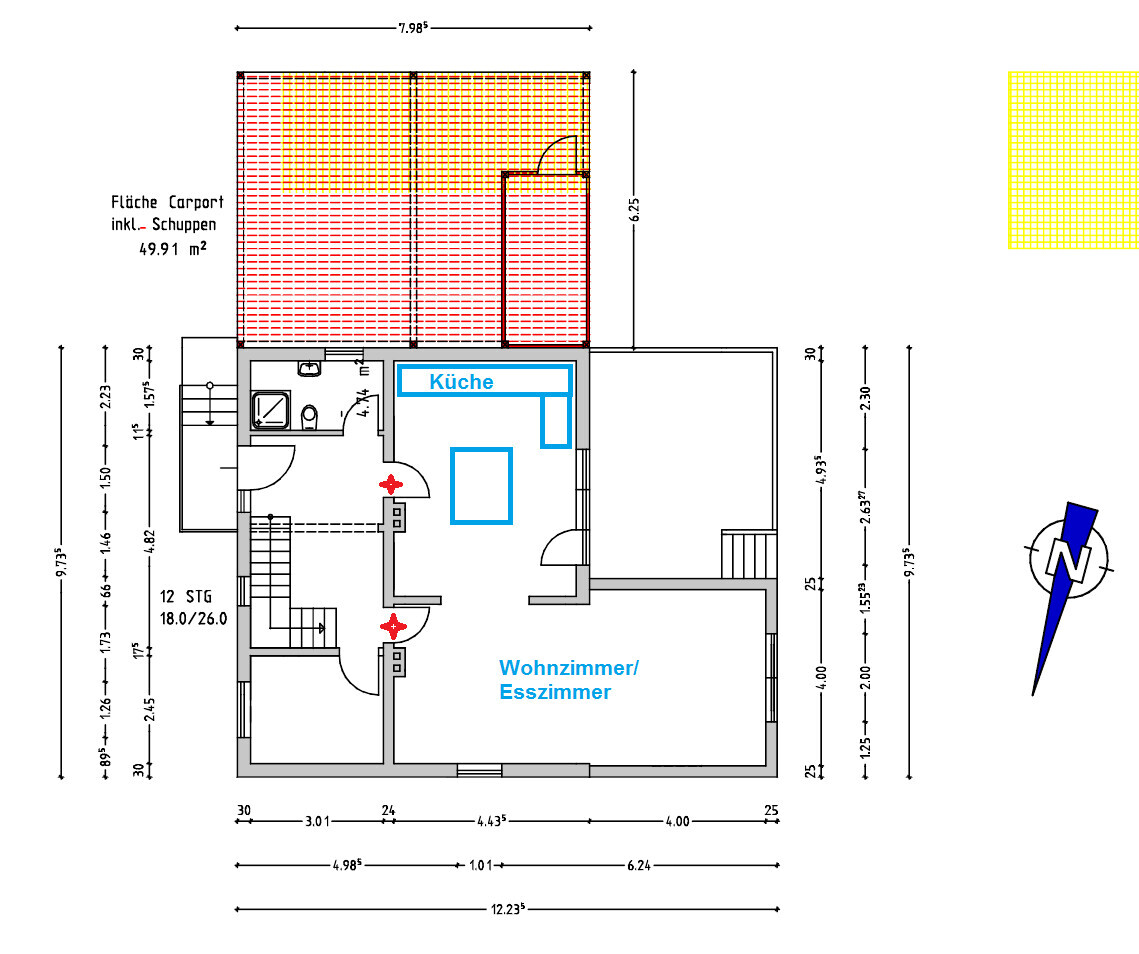 Grundrissplan eines Hauses mit Küche, Wohnzimmer/Esszimmer und Treppe.