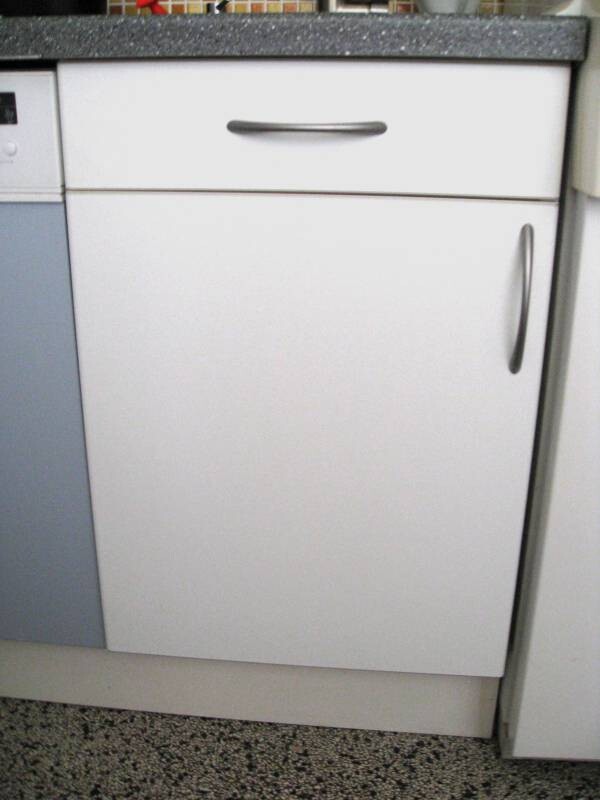 Base kitchen cabinet with white fronts and dark countertop