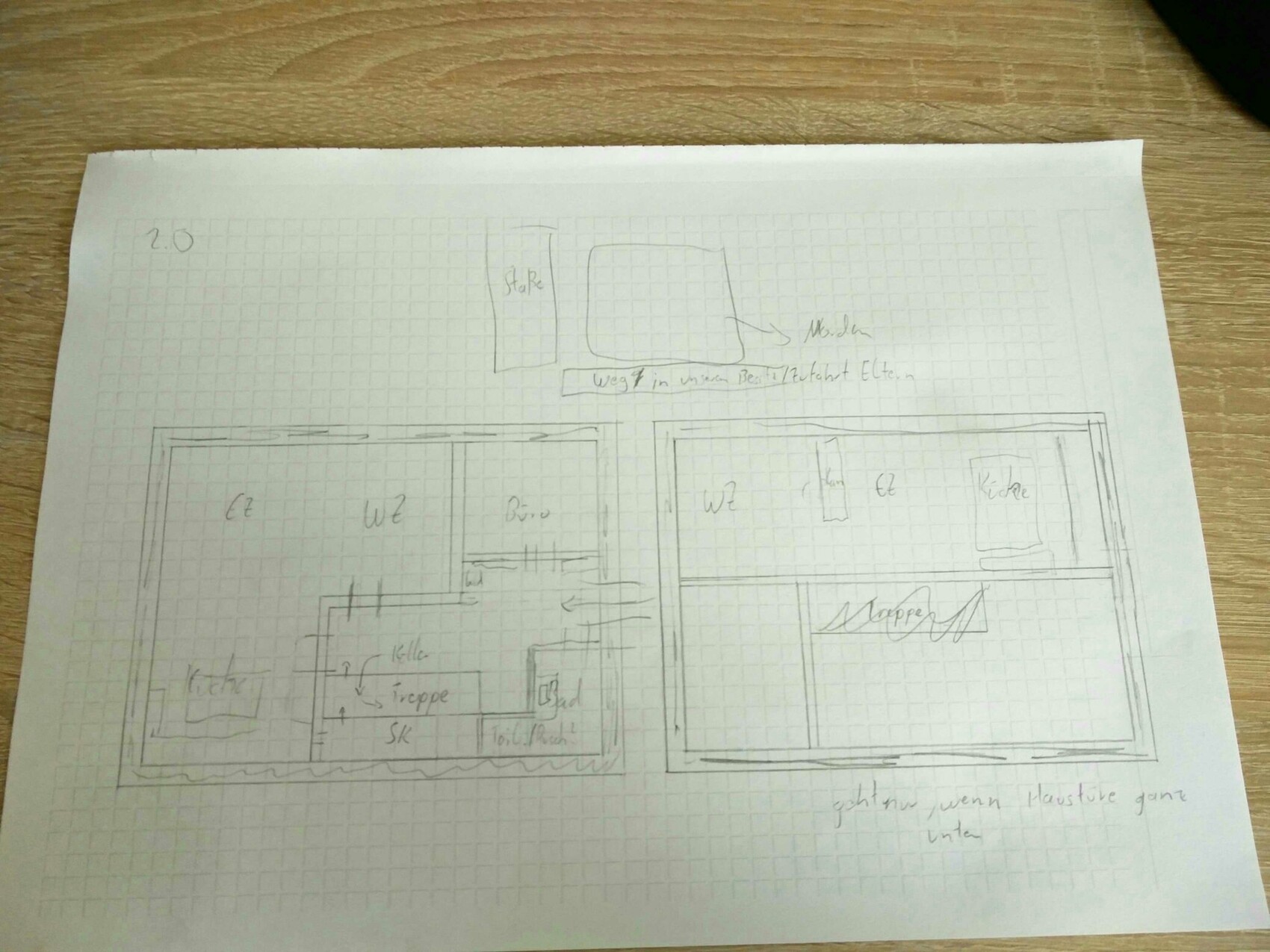 Handgezeichnete Skizze eines Wohnungsgrundrisses mit zwei Bereichen, Küche, Bad und Flur.
