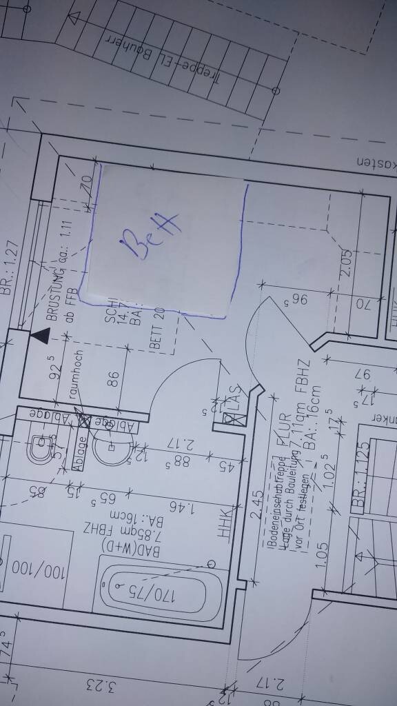 Floor plan of a bathroom: bathtub, toilet, sink, door, and furniture.
