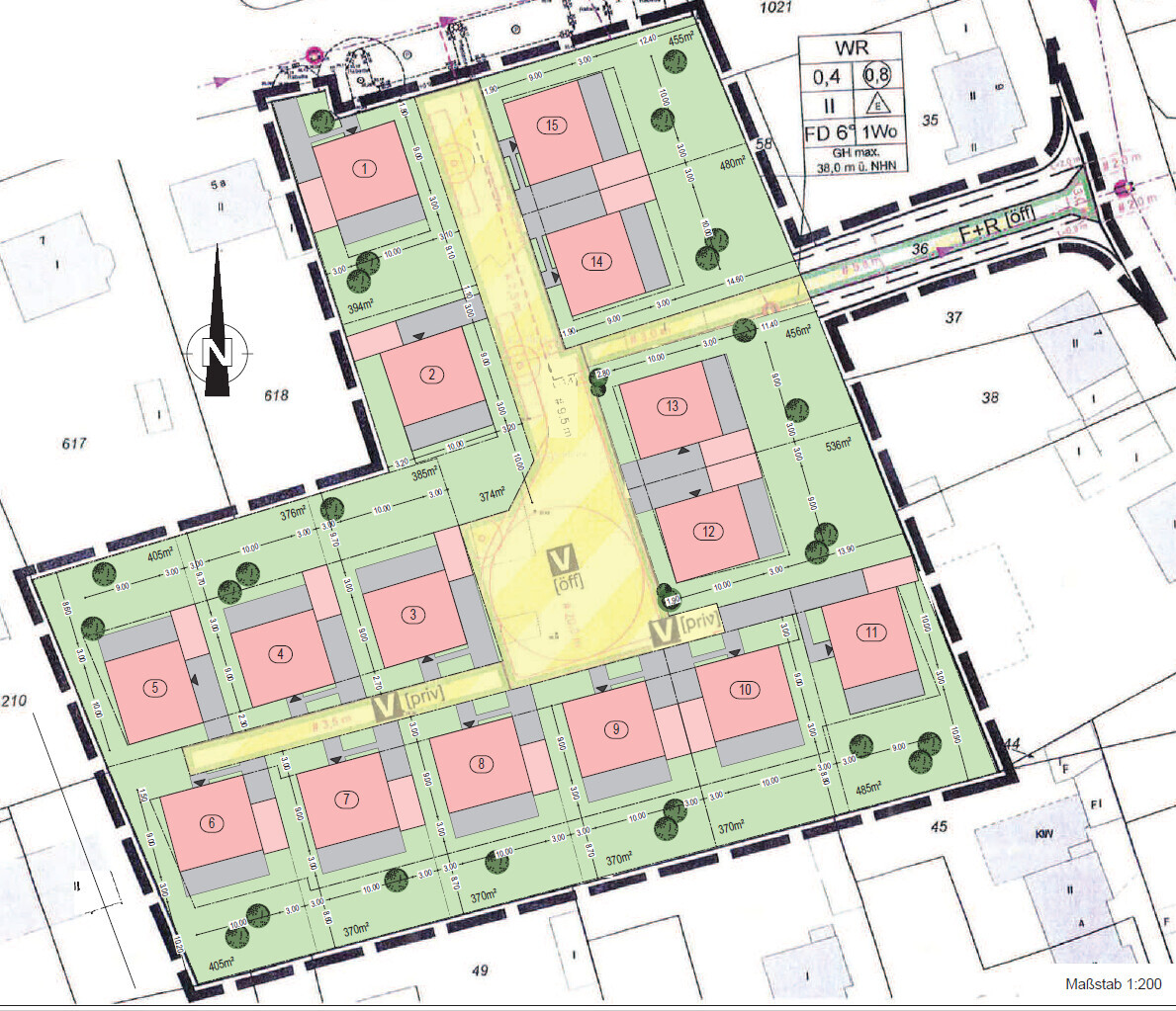 Site plan of a residential area with numbered plots, streets, green spaces, and trees.