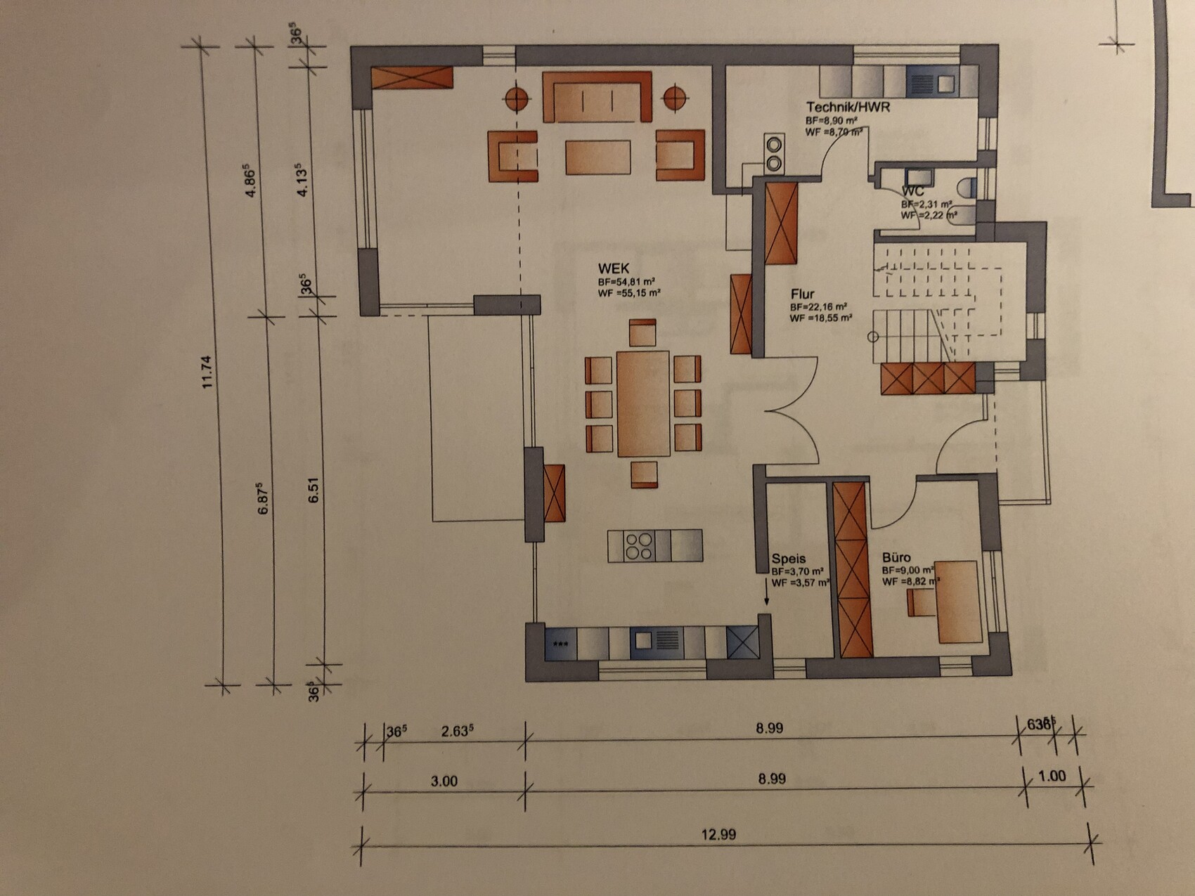 Grundrissplan eines Hauses mit Küche, Essbereich und Wohnzimmer