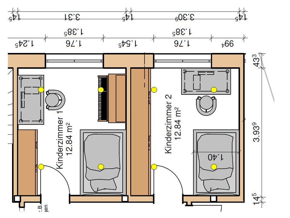 Grundriss zweier Kinderzimmer mit Bett, Schreibtisch, Stuhl, Kleiderschrank und Türen.