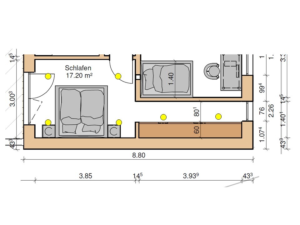 Grundriss eines Schlafzimmers mit Doppelbett links und kleinem Zimmer mit Einzelbett rechts.
