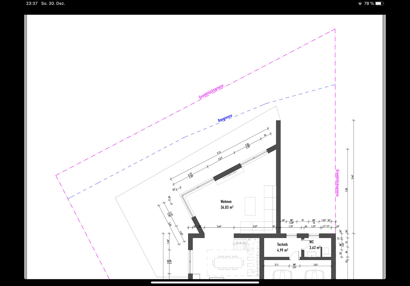 Floor plan of a residential building with living area, technical room, WC; property and building boundaries marked.