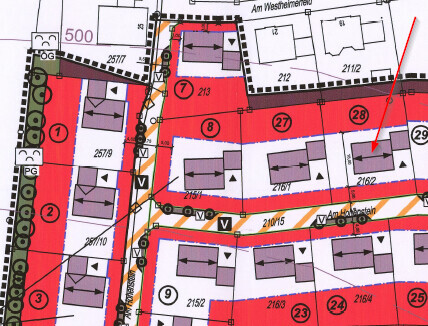 Site plan with parcels, color-marked plots, and house floor plans