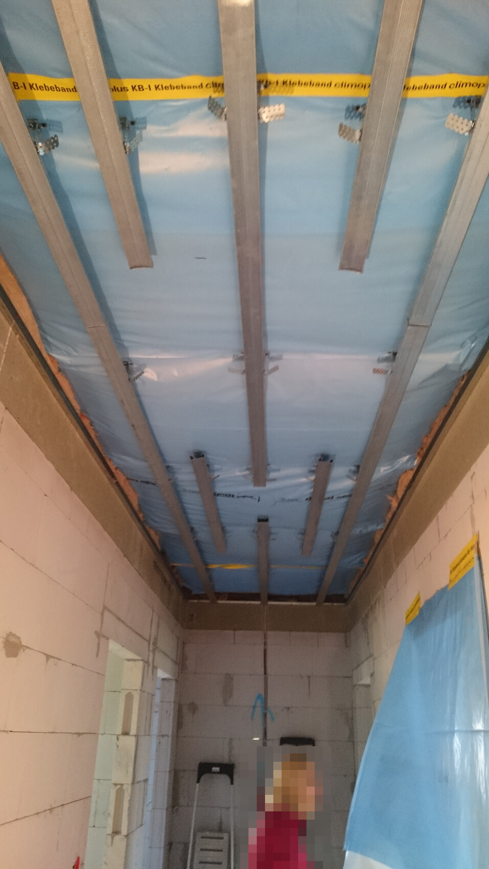 Ceiling with insulation and steel beams in the interior construction of a building project