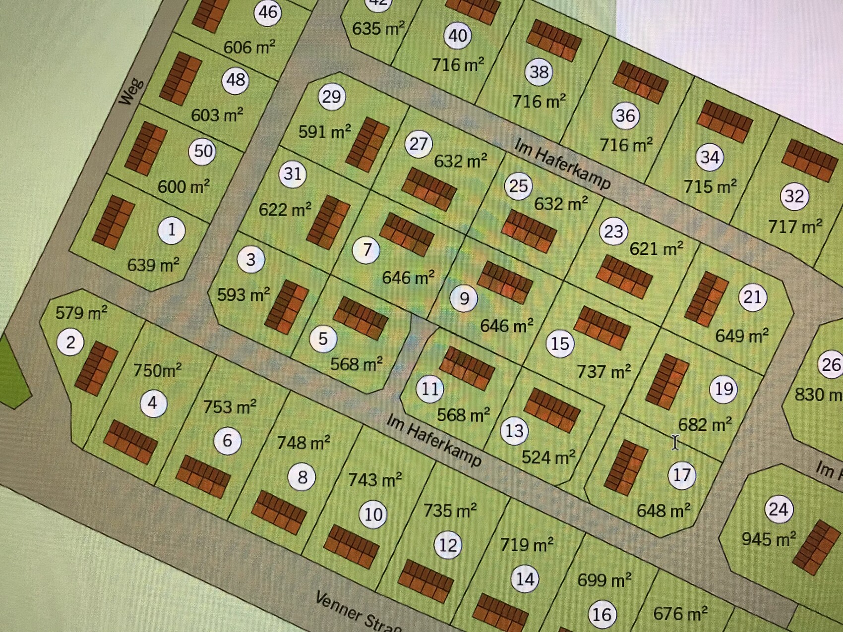 Lageplan mit Parzellen, Größenangaben in Quadratmetern und Straßenumrissen.