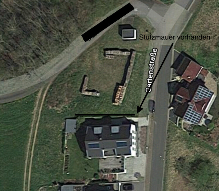 Aerial image: houses on Gartenstrasse; retaining wall present.