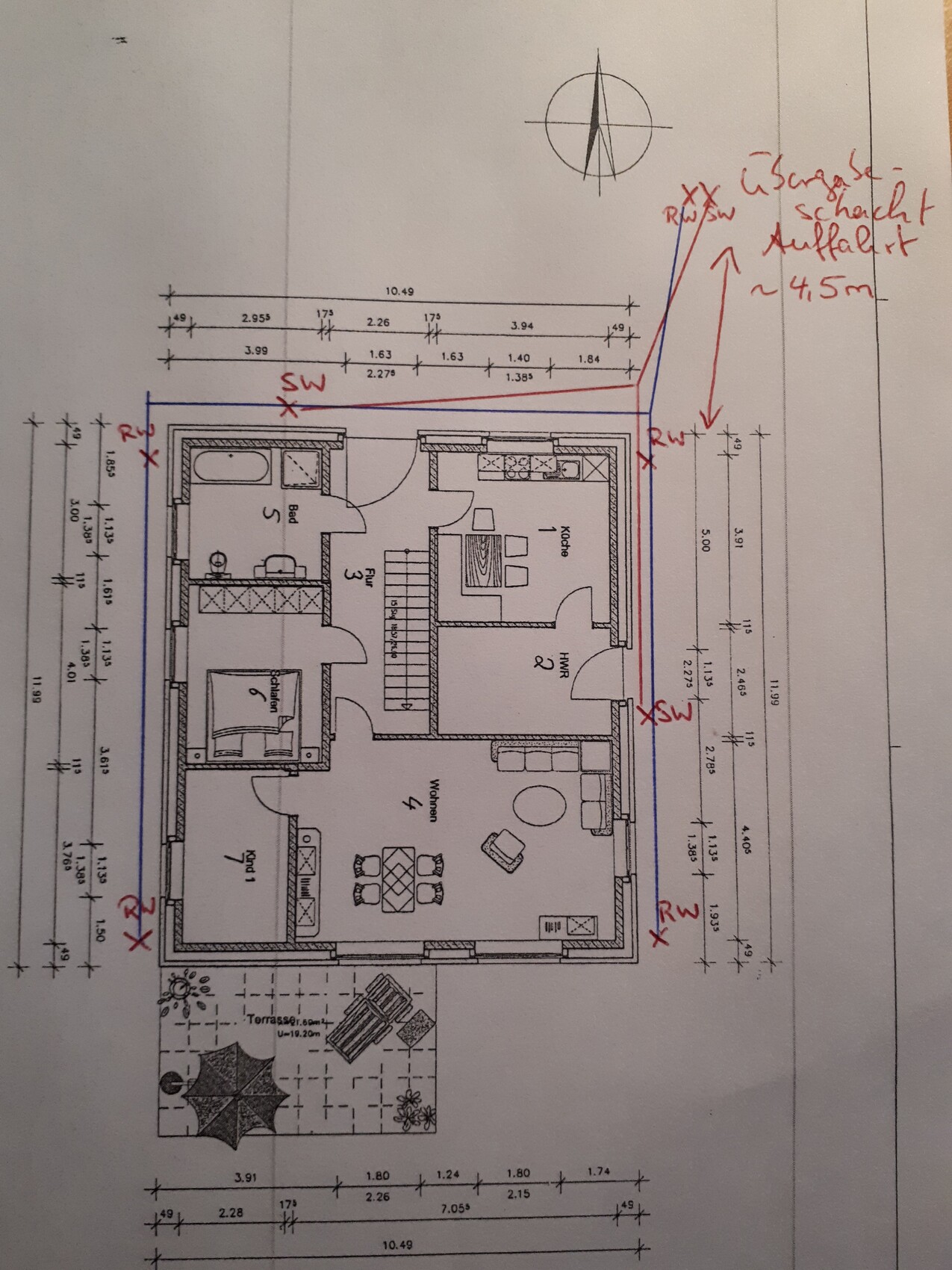 Floor plan of a house: living room, kitchen, bathroom, hallway, and terrace with measurements.