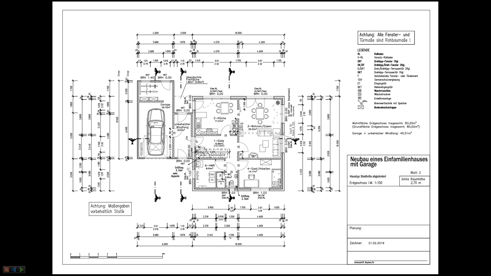 Ground plan of a single-family house with garage and detailed room layout.
