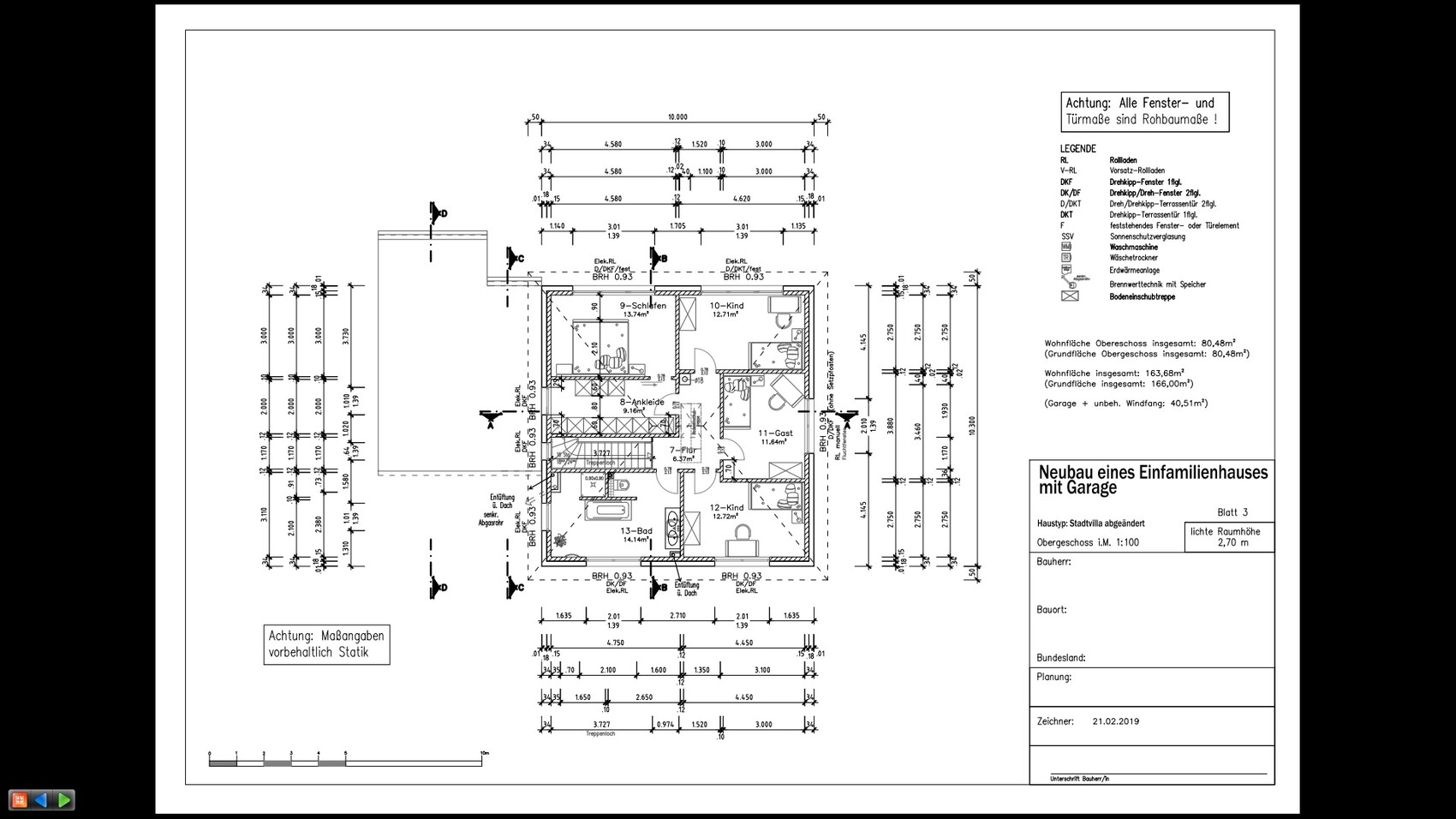 Ground plan of a single-family house with garage, dimensions, and labels.