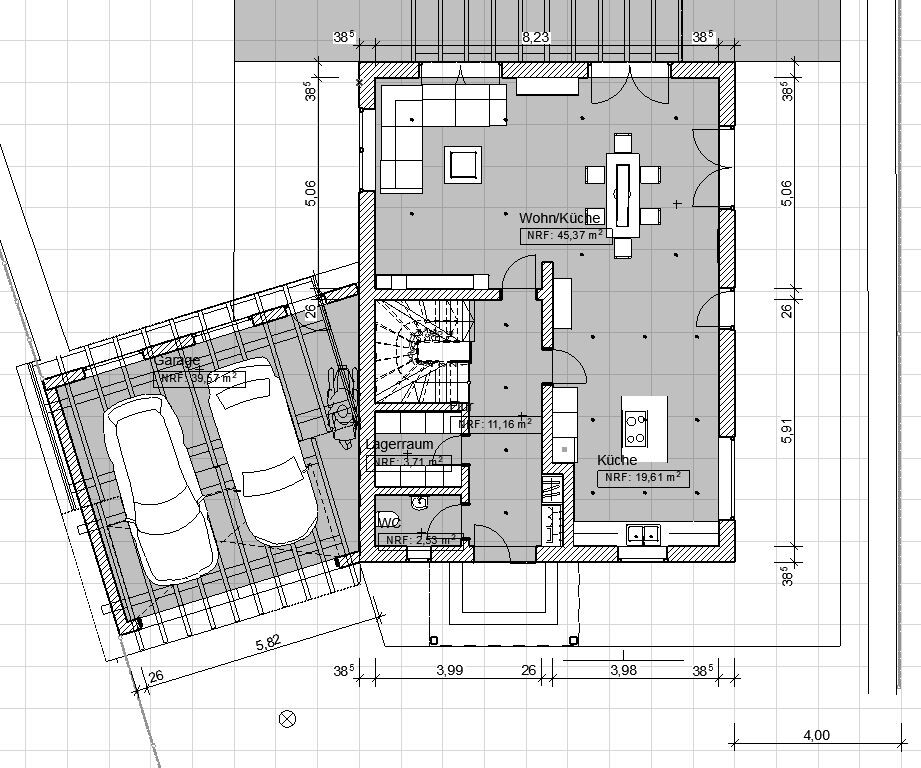 Grundriss eines Einfamilienhauses mit offener Wohnküche, Essbereich, Treppe, Garage mit zwei Autos.