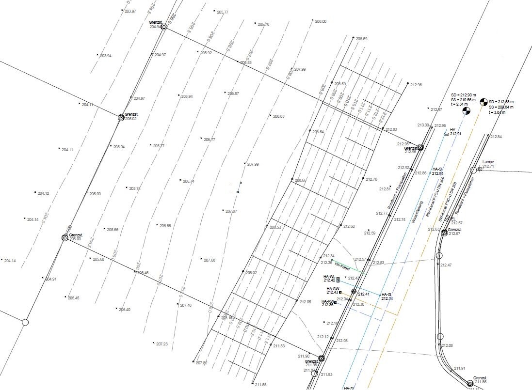 Survey plan of the property with boundary lines, parcels and elevation data.