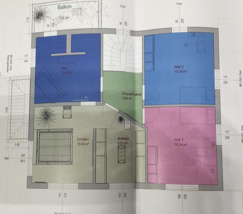 Grundriss eines Hauses mit Schlafzimmer, Ankleide, Bad, Empore, Kind 1, Kind 2 und Balkon.