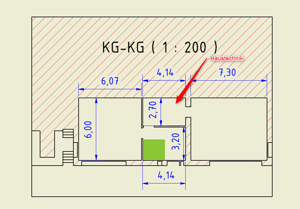 Floor plan of a building, scale 1:200, red arrow marks building services