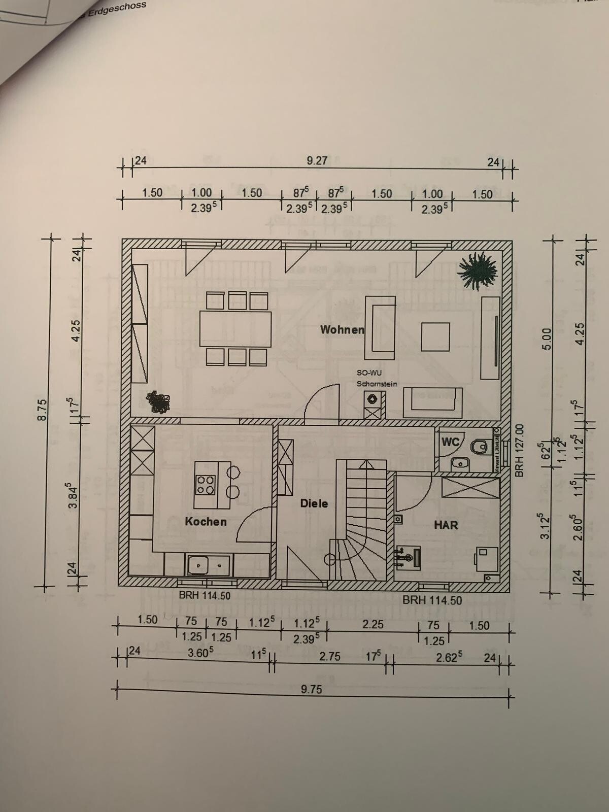 Grundriss Erdgeschoss: Räume Wohnen, Kochen, Diele, HAR, WC und Treppe.