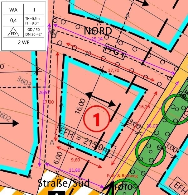 Development plan with parcels, buildings, roads, and green areas.