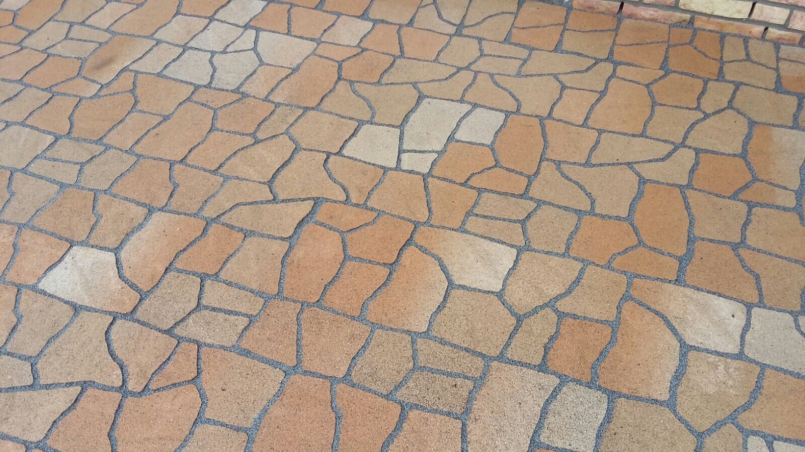 Paved floor with irregular stone slabs in brown and sand tones