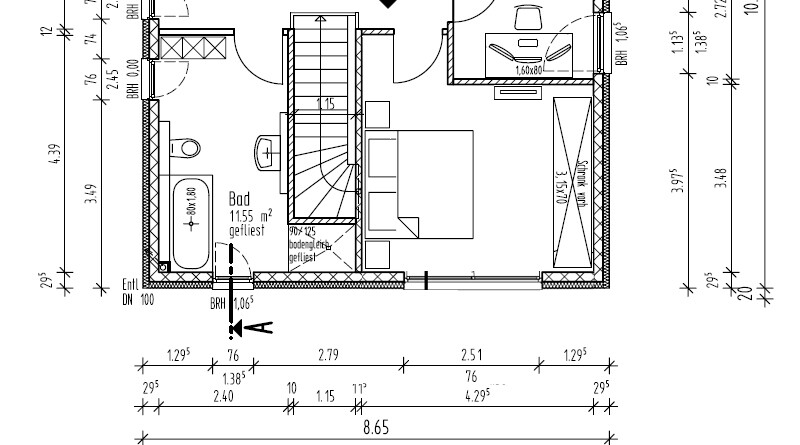 Floor plan of an apartment: staircase in the middle, bathroom on the left, bedroom on the right.